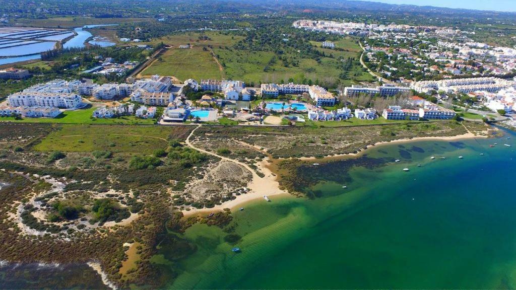 Golden Beach Apartment, Cabanas - Rua Das Giestas Lote 4 J كاباناس تْدي تافيرا المظهر الخارجي الصورة